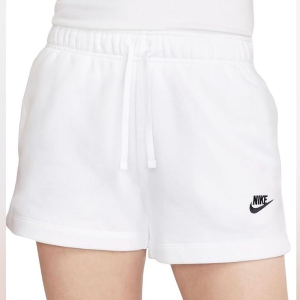 NWT nike standard fit mid rise shorts in white